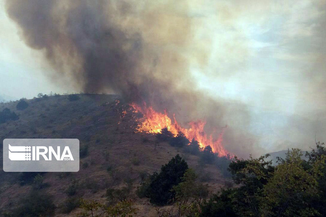 مهار آتش‌سوزی جنگل های ارسباران در مرحله لکه‌گیری است