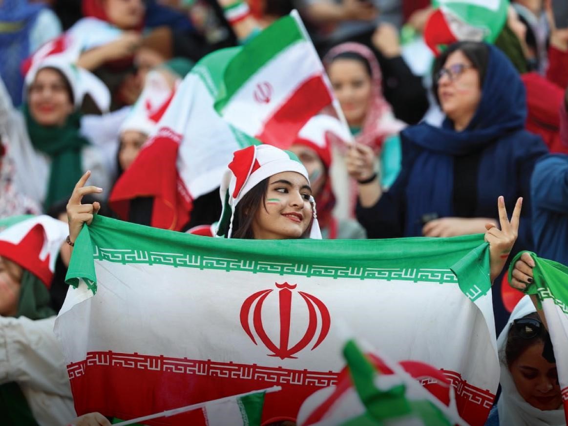 بازتاب حضور زنان در ورزشگاه در رسانه‌های جهان/ بازی دو سر برد برای ایران
