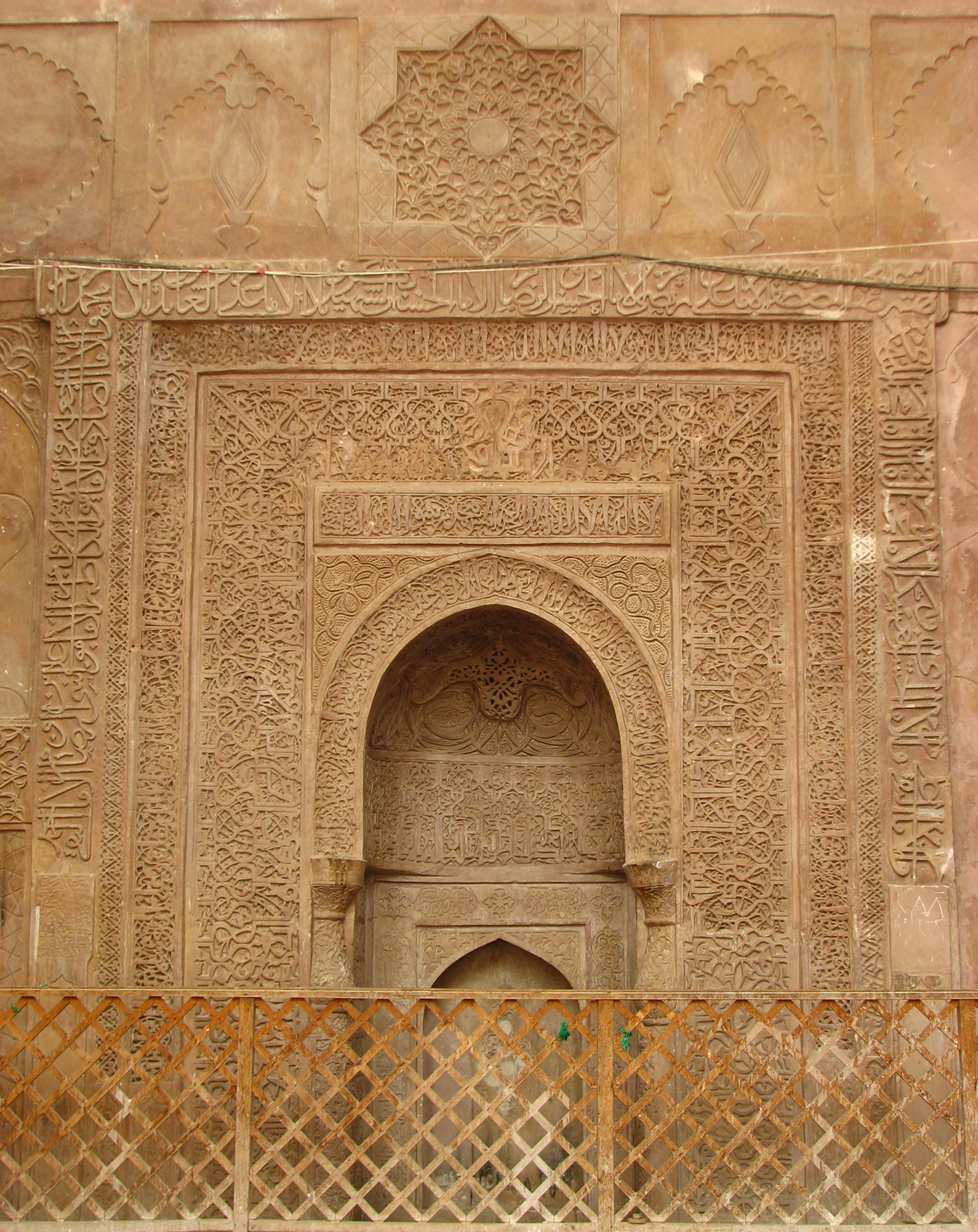 آغاز مرمت دیوار مسجد جامع کبیر نی ریز 