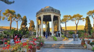 حافظ و مسئله‌ی ترجمه‌پذیری غزلیات (با تکیه بر ترجمه‌های آلمانی)