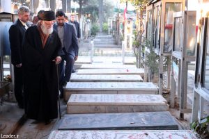همزمان با آغاز دهه فجر و در آستانه چهل‌ویکمین سالروز پیروزی شکوهمند انقلاب اسلامی؛ رهبر انقلاب اسلامی در مرقد امام خمینی(ره) وگلزار شهدا حضور یافتند
