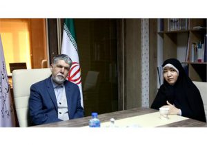 خط دیپلماسی فرهنگی هنری را بر مبنای لباس ایرانی تقویت کنیم