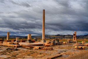 تعویض و نوسازی پوشش های حفاظتی درگاه های کاخ بارعام و نقش برجسته انسان‌بالدار