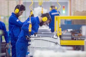 نیروی ماهر ضرورت ارتقا فضای کسب و‌کار / دانشگاهها در تربیت نیروی انسانی ماهر موفق عمل نکرده اند