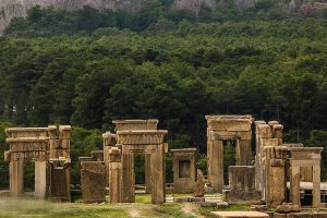 آیین نهال کاری در پهنه های سبز محوطه میراث جهانی تخت جمشید