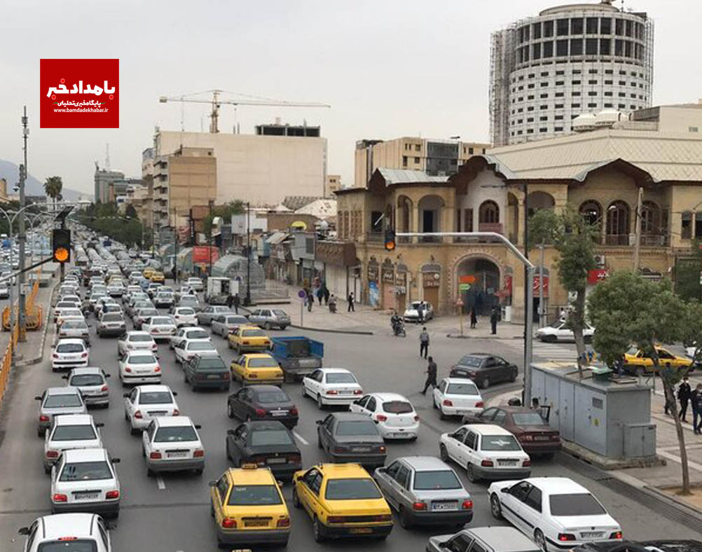 بهترین و سریع ترین راه حل مشکل ترافیک در شیراز، تقویت حمل ونقل ریلی و عمومی است