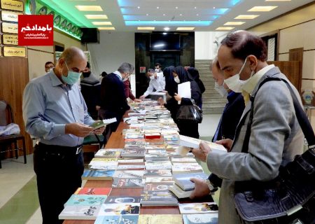 برگزاری نمایشگاه کتاب در شرکت برق منطقه ای فارس با شعار ” جای خالی را با کتاب خوب پر کنیم”