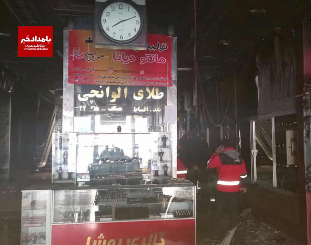 اقدام به موقع آتش نشانان شیراز برای مهار آتش سوزی پاساژ هدیش؛ چهار نگهبان گرفتار در میان دود نجات یافتند
