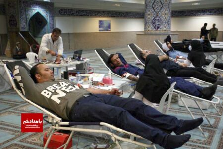 کارکنان و کسبه مجتمع خلیج فارس برای اهدای خون صف کشیدند