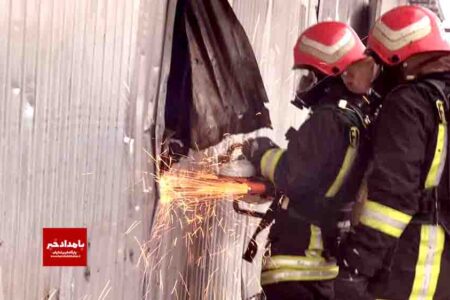 آتش‌سوزی گسترده در پشت بام فروشگاه پارس لند مهار شد