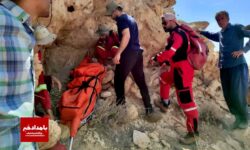 تلاش ۴ساعته آتش نشانان جهت جستجو و نجات شخص سقوط کرده در کوه