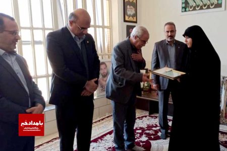 مدیر مخابرات منطقه فارس با خانواده معظم شهید ” محمد جهانگیری ” دیدار کرد