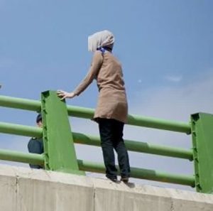 حضور به موقع پلیس مانع از خودکشی دختری جوان شد