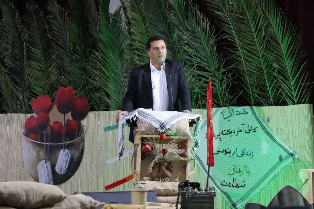 خانواده شهدا و ایثارگران حافظان و پاسداران واقعی امنیت کشور هستند