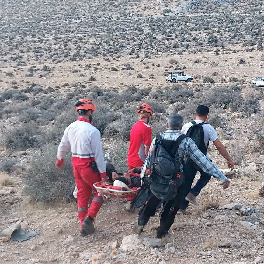 عملیات جست‌وجو و نجات طبیعت‌گرد ۵۲ ساله در منطقه کوهستانی ظفرآباد شیراز